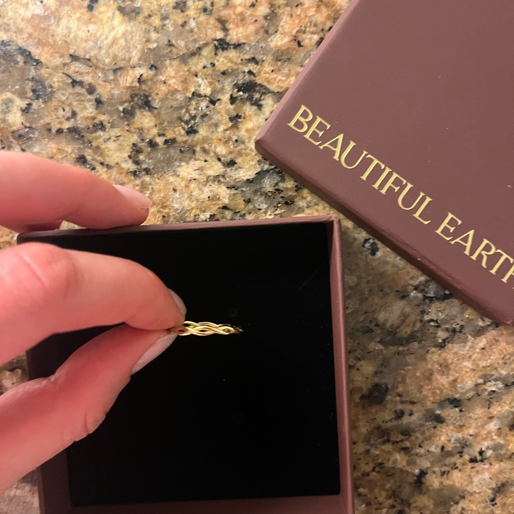 Beautiful Earth Gold Ring